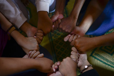 Devotion 28 Days of Prayer - Christian Unity - People holding hands