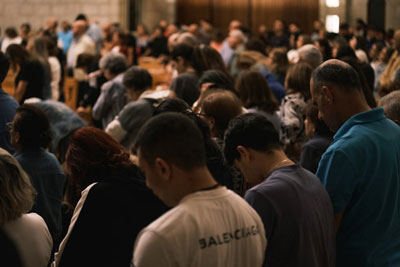 Devotion 28 Days of Prayer - Praying in Secret? - People praying in Church